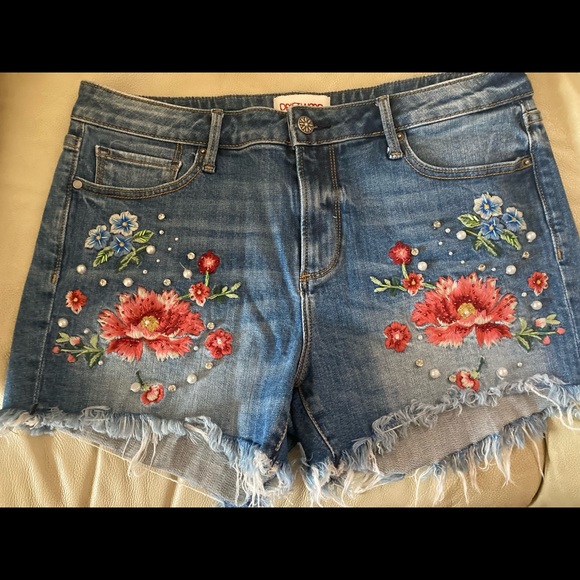 Embroidered & Embellished cut off jean shorts - Picture 2 of 3